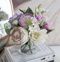 โหลดรูปภาพลงในเครื่องมือใช้ดูของ Gallery ดอกไม้แต่งบ้านพร้อมแจกันทรงกลม โทนสีม่วง - Sweet Rapunzel Bordeaux Vase
