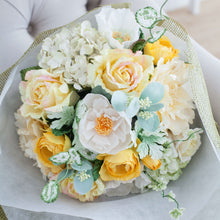 โหลดรูปภาพลงในเครื่องมือใช้ดูของ Gallery ช่อดอกไม้แสดงความยินดี ดอกไม้แสดงความยินดี - After Glow Congratulations Bouquet
