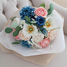 โหลดรูปภาพลงในเครื่องมือใช้ดูของ Gallery ช่อดอกไม้แสดงความยินดี ดอกไม้แสดงความยินดี - Sparks Fly Congratulations Bouquet
