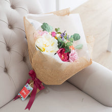 โหลดรูปภาพลงในเครื่องมือใช้ดูของ Gallery ช่อดอกไม้แสดงความยินดี ดอกไม้แสดงความยินดี - Tresurous Congratulations Bouquet
