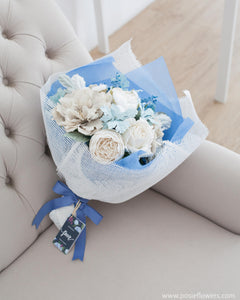 ช่อดอกไม้แสดงความยินดี ดอกไม้ประดิษฐ์ โทนสีขาวฟ้า - Frozen Congratulations Bouquet