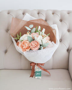 ช่อดอกไม้แสดงความยินดี ดอกไม้ประดิษฐ์ โทนสีแอพริคอต - Delicate Congratulations Bouquet