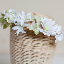 โหลดรูปภาพลงในเครื่องมือใช้ดูของ Gallery มงกุฎดอกไม้ประดิษฐ์ Handmade Paper Floral Crown - Simple White Cream
