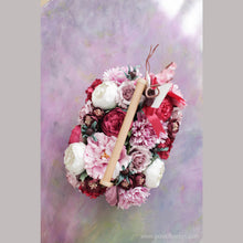โหลดรูปภาพลงในเครื่องมือใช้ดูของ Gallery กระเช้าดอกไม้ประดิษฐ์ ดอกไม้แสดงความยินดี Vintage Flower Hamper - Maleficent
