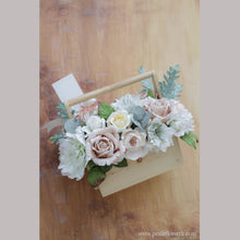 โหลดรูปภาพลงในเครื่องมือใช้ดูของ Gallery กระเช้าดอกไม้ประดิษฐ์ ดอกไม้แสดงความยินดี Vintage Flower Hamper - Pocahontas
