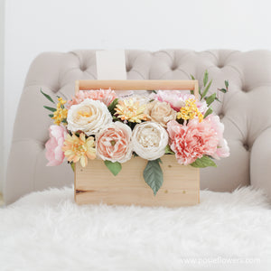 กระเช้าดอกไม้ประดิษฐ์ ดอกไม้แสดงความยินดี Vintage Flower Hamper - White Horse