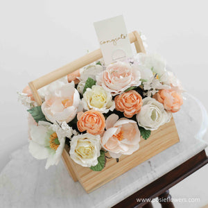 กระเช้าดอกไม้ประดิษฐ์ ดอกไม้แสดงความยินดี Vintage Flower Hamper - Delicate