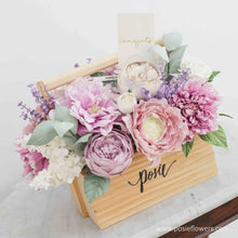 โหลดรูปภาพลงในเครื่องมือใช้ดูของ Gallery กระเช้าดอกไม้ประดิษฐ์ ดอกไม้แสดงความยินดี Vintage Flower Hamper - Lover
