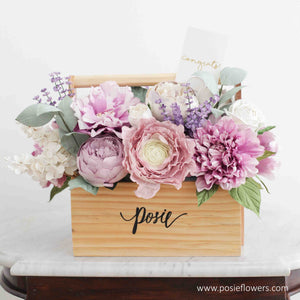 กระเช้าดอกไม้ประดิษฐ์ ดอกไม้แสดงความยินดี Vintage Flower Hamper - Lover