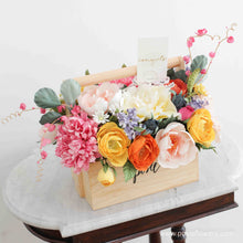 โหลดรูปภาพลงในเครื่องมือใช้ดูของ Gallery กระเช้าดอกไม้ประดิษฐ์ ดอกไม้แสดงความยินดี Vintage Flower Hamper - Tresurous
