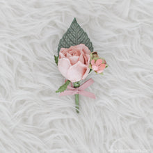 โหลดรูปภาพลงในเครื่องมือใช้ดูของ Gallery เข็มกลัดดอกไม้สำหรับงานเลี้ยงงานแต่งงาน Handmade Paper Corsage - Blush Heaven
