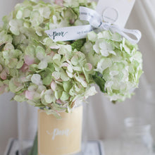 โหลดรูปภาพลงในเครื่องมือใช้ดูของ Gallery ดอกไม้แต่งบ้าน แจกันดอกไม้ประดิษฐ์ ไฮเดรนเยียโทนสีเขียว - Olive Green Hydrangea Hampton Flower Vase
