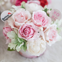 โหลดรูปภาพลงในเครื่องมือใช้ดูของ Gallery กระปุกดอกไม้น้ำหอมของขวัญวันวาเลนไทน์ Aromatic Gift Box - Pink Blush

