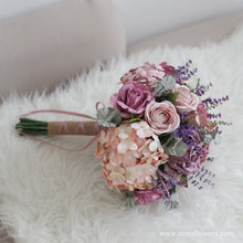 โหลดรูปภาพลงในเครื่องมือใช้ดูของ Gallery ช่อเจ้าสาวดอกไม้ประดิษฐ์ Medium Bridal Bouquet - Mauve Rose and Hydrangea
