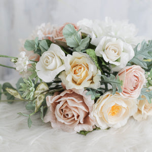 ช่อเจ้าสาวดอกไม้ประดิษฐ์ Medium Bridal Bouquet - Pocahontas