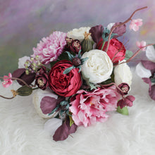 โหลดรูปภาพลงในเครื่องมือใช้ดูของ Gallery ช่อเจ้าสาวดอกไม้ประดิษฐ์ Medium Bridal Bouquet - Maleficent
