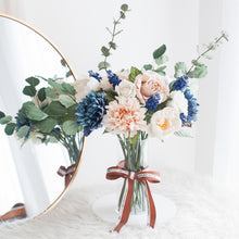 โหลดรูปภาพลงในเครื่องมือใช้ดูของ Gallery ดอกไม้แต่งบ้าน แจกันดอกไม้ประดิษฐ์ โทนสีน้ำเงินพีช - Light Peach &amp; Navy Blue Marseille Vase
