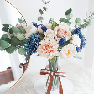 แจกันดอกไม้ประดิษฐ์ ดอกไม้ตกแต่งบ้าน แจกันดอกไม้ทรงสูง - Light Peach & Navy Blue