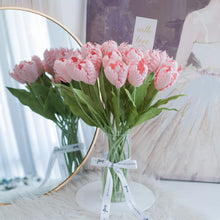 โหลดรูปภาพลงในเครื่องมือใช้ดูของ Gallery ดอกไม้แต่งบ้าน แจกันดอกไม้ประดิษฐ์ ดอกทิวลิปสีชมพูอ่อน - Pale Pink Tulip Marseille Vase
