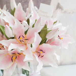 แจกันดอกไม้ประดิษฐ์ ดอกไม้ตกแต่งบ้าน แจกันดอกไม้ทรงสูง - Pink Lily