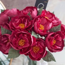 โหลดรูปภาพลงในเครื่องมือใช้ดูของ Gallery ดอกไม้แต่งบ้าน แจกันดอกไม้ประดิษฐ์ ดอกพีโอนี่สวน - Burgundy Peony Garden Marseille Vase
