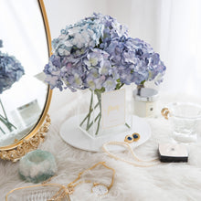 โหลดรูปภาพลงในเครื่องมือใช้ดูของ Gallery เซ็ตดอกไม้ประดับตกแต่งพร้อมแจกัน ดอกไฮเดรนเยีย - Blue Hydrangea Paris Vase
