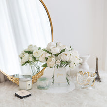 โหลดรูปภาพลงในเครื่องมือใช้ดูของ Gallery เซ็ตดอกไม้ประดับตกแต่งพร้อมแจกัน ดอกกุหลาบราชินี - White Queen Rose Paris Vase
