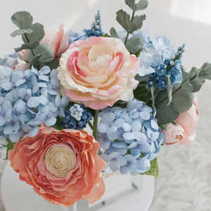 ดอกไม้ตกแต่งบ้านพร้อมแจกันทรงเหลี่ยม โทนสีฟ้าพีช - Vanilla Sky Paris Vase
