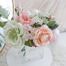 โหลดรูปภาพลงในเครื่องมือใช้ดูของ Gallery ดอกไม้ตกแต่งบ้านพร้อมแจกันทรงเหลี่ยม โทนสีชมพูบลัช - Blush Pink Paris Vase
