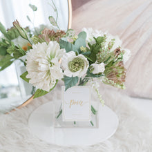 โหลดรูปภาพลงในเครื่องมือใช้ดูของ Gallery ดอกไม้ตกแต่งบ้านพร้อมแจกันทรงเหลี่ยม โทนสีขาวเขียว - White&amp;Green Paris Vase

