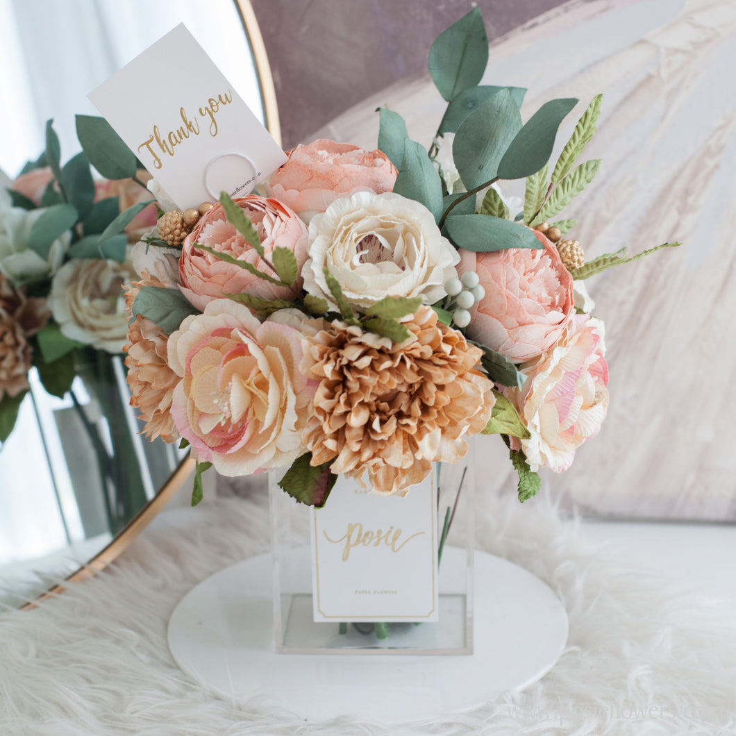ดอกไม้ตกแต่งบ้านพร้อมแจกันทรงเหลี่ยม โทนสีพีชทอง - Peach&Gold Paris Vase