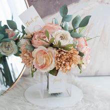 โหลดรูปภาพลงในเครื่องมือใช้ดูของ Gallery ดอกไม้ตกแต่งบ้านพร้อมแจกันทรงเหลี่ยม โทนสีพีชทอง - Peach&amp;Gold Paris Vase
