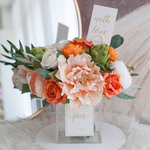 โหลดรูปภาพลงในเครื่องมือใช้ดูของ Gallery ดอกไม้ตกแต่งบ้านพร้อมแจกันทรงเหลี่ยม โทนสีส้ม - Dark Orange Paris Vase
