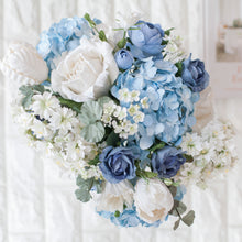 โหลดรูปภาพลงในเครื่องมือใช้ดูของ Gallery ดอกไม้แต่งบ้าน แจกันดอกไม้ประดิษฐ์ โทนสีฟ้าขาว - My Baby Blue XL Paris Vase

