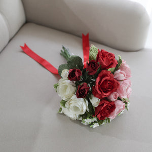 ช่อดอกไม้ประดิษฐ์วาเลนไทน์ ช่อดอกไม้แสดงความยินดี Valentines Bouquet - Red Roses