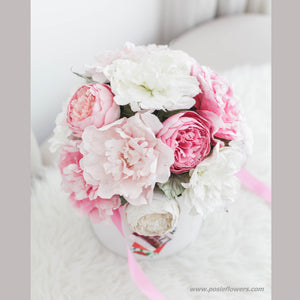 กล่องดอกไม้แสดงความยินดีขนาดใหญ่ Wonder Gift Box - White Pink Peony