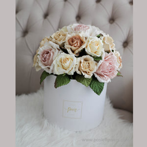 กล่องดอกไม้แสดงความยินดีขนาดใหญ่ Wonder Gift Box - Vintage Cream Rose