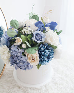 กล่องดอกไม้แสดงความยินดีขนาดใหญ่ Wonder Gift Box - Blue Charming