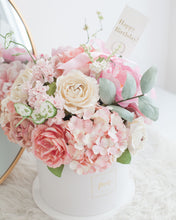โหลดรูปภาพลงในเครื่องมือใช้ดูของ Gallery กล่องดอกไม้แสดงความยินดีขนาดใหญ่ Wonder Gift Box - Blush Pink
