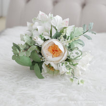 โหลดรูปภาพลงในเครื่องมือใช้ดูของ Gallery ช่อดอกไม้ประดิษฐ์สำหรับเพื่อนเจ้าสาว Mini Flower Bouquet - White Horse
