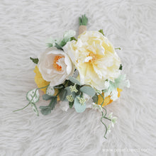 โหลดรูปภาพลงในเครื่องมือใช้ดูของ Gallery ช่อดอกไม้ประดิษฐ์สำหรับเพื่อนเจ้าสาว Mini Flower Bouquet - After Glow
