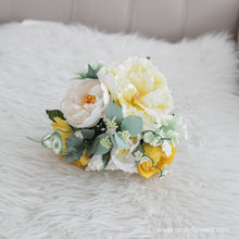 โหลดรูปภาพลงในเครื่องมือใช้ดูของ Gallery ช่อดอกไม้ประดิษฐ์สำหรับเพื่อนเจ้าสาว Mini Flower Bouquet - After Glow
