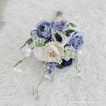 โหลดรูปภาพลงในเครื่องมือใช้ดูของ Gallery ช่อดอกไม้ประดิษฐ์สำหรับเพื่อนเจ้าสาว Mini Flower Bouquet - Starlight
