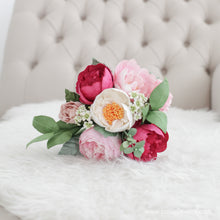 โหลดรูปภาพลงในเครื่องมือใช้ดูของ Gallery ช่อดอกไม้ประดิษฐ์สำหรับเพื่อนเจ้าสาว Mini Flower Bouquet - Fearless
