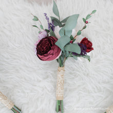 โหลดรูปภาพลงในเครื่องมือใช้ดูของ Gallery ช่อดอกไม้ประดิษฐ์สำหรับเพื่อนเจ้าสาว Mini Flower Bouquet - Last Kiss
