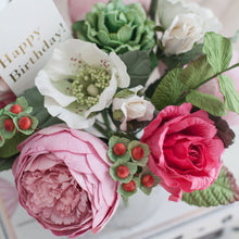 โหลดรูปภาพลงในเครื่องมือใช้ดูของ Gallery ดอกไม้แต่งบ้านพร้อมแจกันทรงกลม โทนสีชมพูเข้ม - Pink Berry Bordeaux Vase
