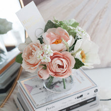 โหลดรูปภาพลงในเครื่องมือใช้ดูของ Gallery ดอกไม้แต่งบ้านพร้อมแจกันทรงกลม โทนสีพีช - Light Peach Bordeaux Vase
