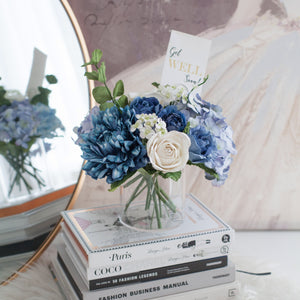 ดอกไม้แต่งบ้านพร้อมแจกันทรงกลม โทนสีน้ำเงินขาว - Wild Blue Bordeaux Vase