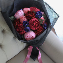 โหลดรูปภาพลงในเครื่องมือใช้ดูของ Gallery ช่อดอกไม้ประดิษฐ์แสดงความยินดี Congratulations Flower Bouquet - Red Pink Peony
