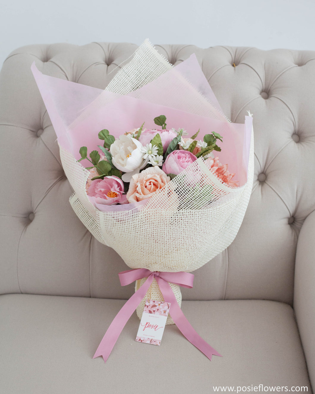 ช่อดอกไม้แสดงความยินดี ดอกไม้ประดิษฐ์ โทนสีชมพูพีช - Our Song Congratulations Bouquet